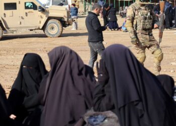 صحيفة: لماذا تمتنع دول الغرب عن تفكيك مخيم الهول في الحسكة؟