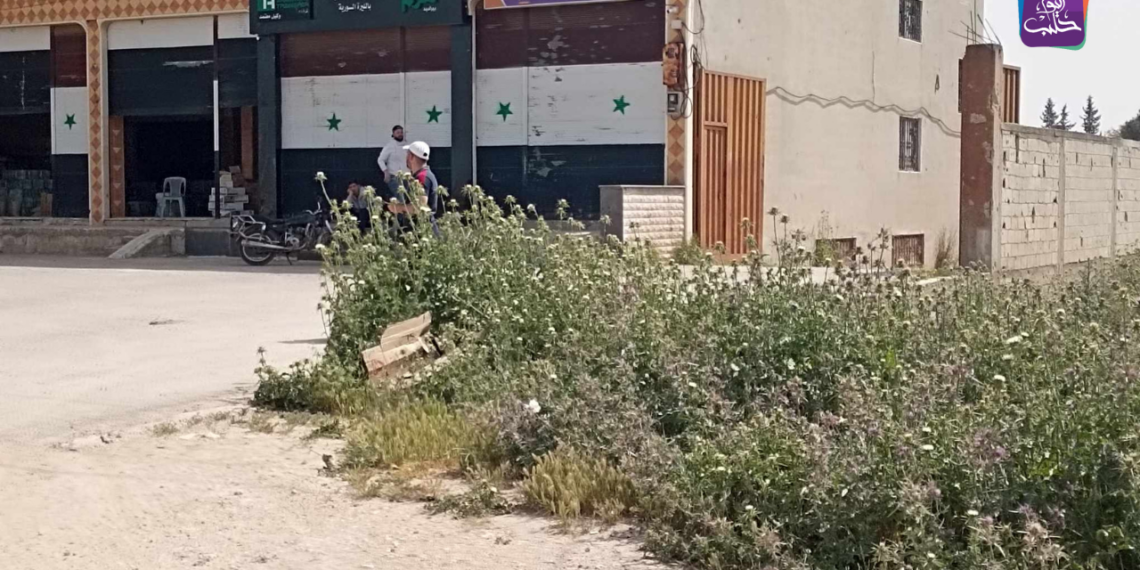 مكتب الهرم بعد إغلاقه في مدينة الرستن شمال حمص