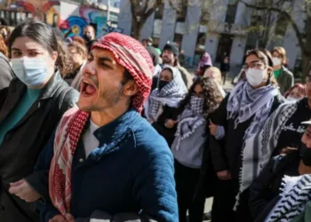 بينهم مرشحة رئاسية.. اعتقال المئات وسط فشل الشرطة اﻷمريكية في قمع الطلاب الغاضبين بسبب أحداث غزة