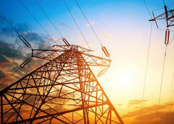 ساعات وصل الكهرباء تسعى للصفر مع تعمق اﻷزمات في مناطق سيطرة اﻷسد