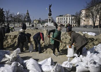 مسؤول يحذّر من “حلب ثانية” في أوكرانيا