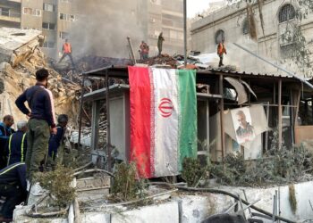 صحيفة لبنانية: واهم جداً من يعتقد أن إيران ستخفف من وجودها العسكري في سوريا