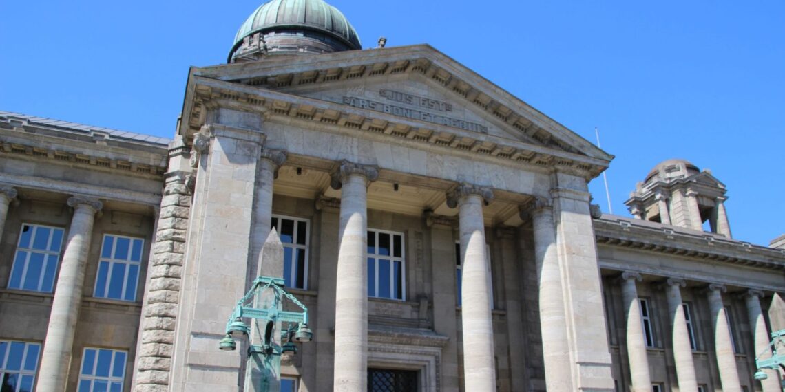 ألمانيا تحاكم عنصراً من ميليشيا الدفاع الوطني