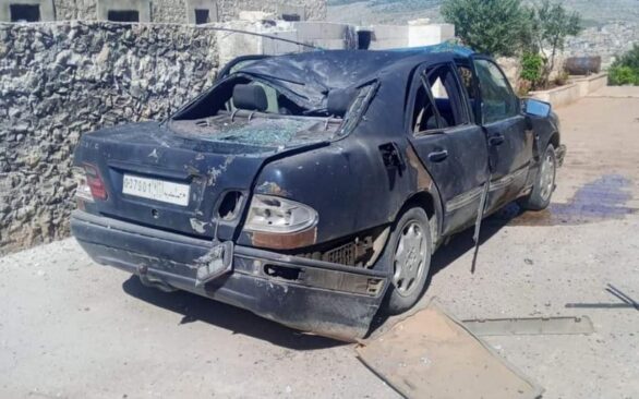 سيارة مدنية استهدفتها طائرة إيرانية انتحارية في مدينة دارة عزة غرب حلب