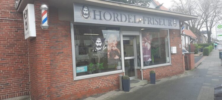 محل الحلاقة الخاص بالسباعي