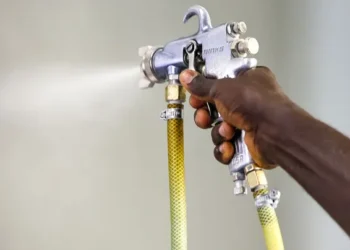 ألمانيا بحاجة إلى توظيف المزيد من اللاجئين (تقرير)