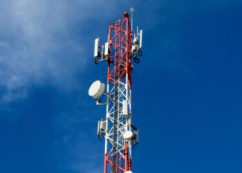 قرى في حماة بلا اتصالات أرضية وإنترنت وسط فشل سلطة اﻷسد