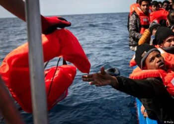منظمة ألمانية تتحدّى حظراً فرضته إيطاليا على عمليات إغاثة قوارب اللاجئين