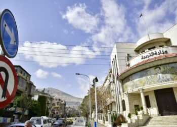 فوضى وفساد في مدارس دمشق.. موظفو التربية يساهمون في شبكة تزوير