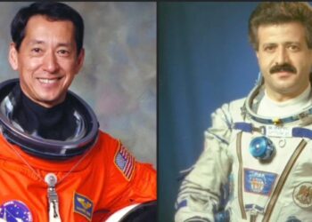 رائدا الفضاء محمد فارس ومامورو موري