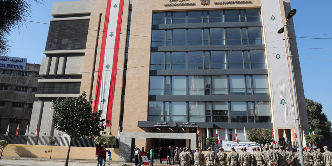 إغلاق مئات المؤسسات التابعة للسوريين في لبنان خلال ساعات