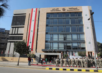 إغلاق مئات المؤسسات التابعة للسوريين في لبنان خلال ساعات