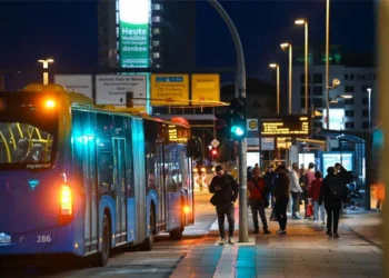 ضربوه وأدّوا التحية النازية.. شاب سوري يتعرض لهجوم عنصري في ألمانيا