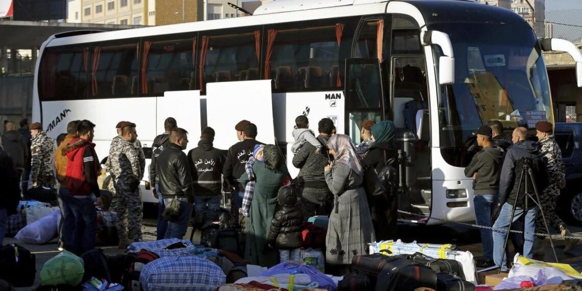 إنذار بترحيل اللاجئين السوريين من منطقة جديدة في لبنان