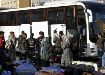 إنذار بترحيل اللاجئين السوريين من منطقة جديدة في لبنان