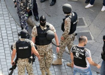 مصادرة الممتلكات والبضائع في حملة شعواء على اللاجئين السوريين.. ما الذي يجري في شمال شرق لبنان؟