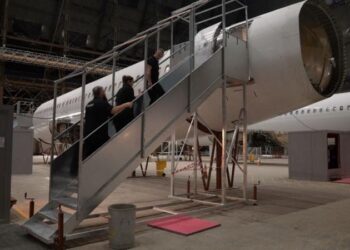 قاعدة عسكرية سرية داخل بريطانيا لترحيل اللاجئين إلى رواندا