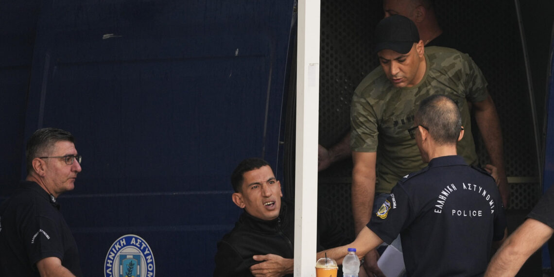 محكمة يونانية تصدر قرارها النهائي بشأن مصريين اتُّهموا بإغراق المهاجرين