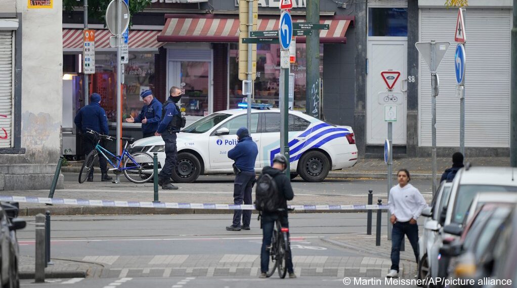 بلجيكا تقر قانوناً جديداً يدعم عمليات الإعادة القسرية للمهاجرين