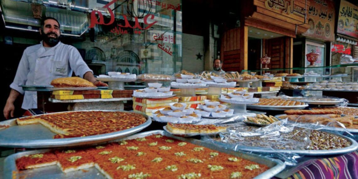 ارتفاع الأسعار حوّل العيد إلى “ضيف ثقيل”.. الحلويات تسجّل أرقاماً خيالية في مناطق سيطرة الأسد