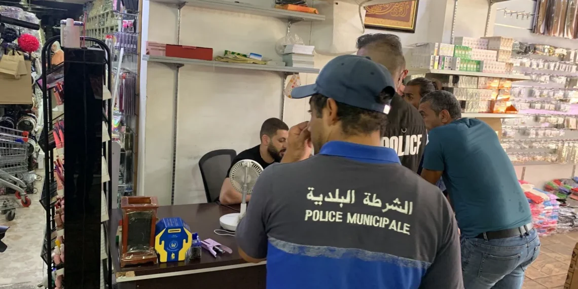 إغلاق محل خياطة سوري في لبنان بتهمة غريبة