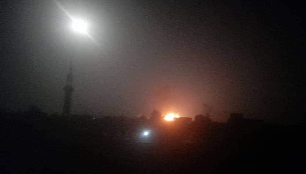 استهداف شحنة أسلحة إيرانية قرب مدينة البوكمال شرق سوريا