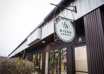 شاب سوري ينجح في تحويل البقلاوة والمعمول إلى مشروع رائد على مستوى الولايات المتحدة