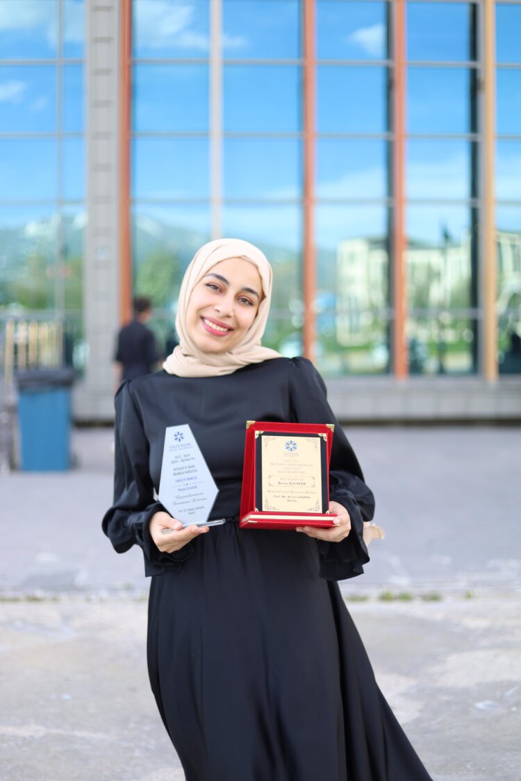 خاص | نجاحات جديدة في بلاد اللجوء.. 3 سوريون يحصدون مراتب الشرف في إحدى الجامعات التركية