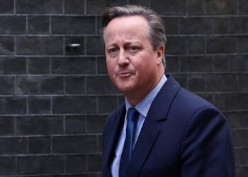 شخص يخدع كاميرون عبر اتصال مدعيًا أنه رئيس أوكرانيا السابق