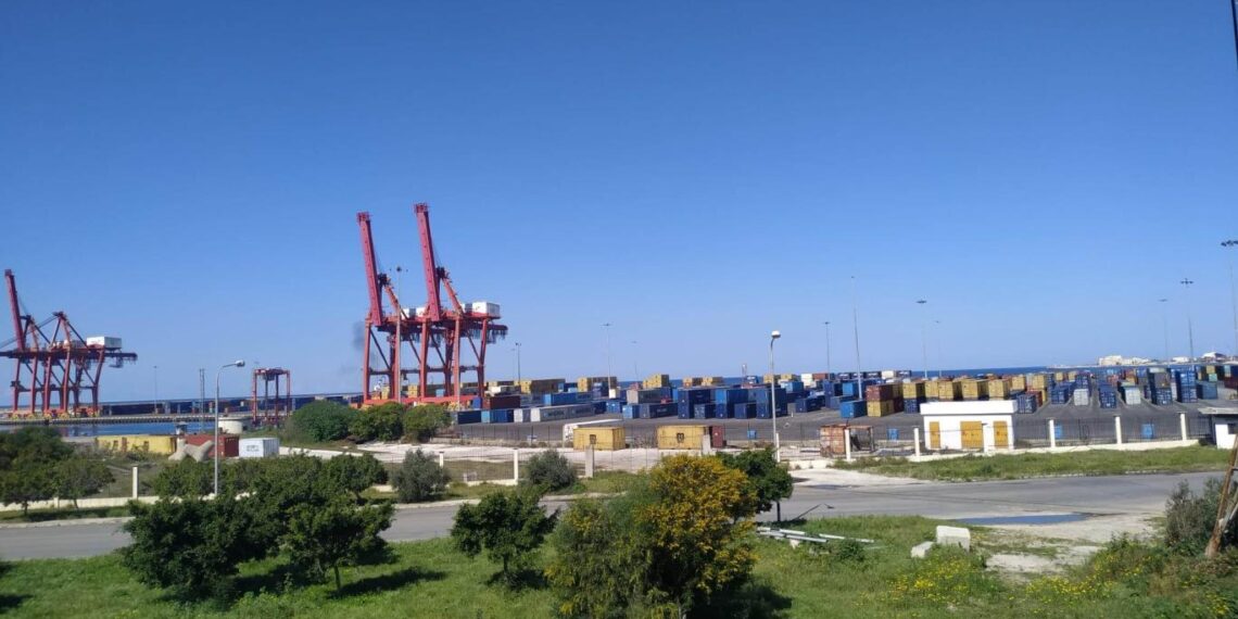 ما حقيقة “زيادة الصادرات” التي أعلنت عنها سلطة الأسد؟