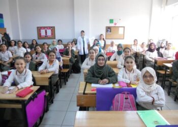 ما حقيقة حصول الطلاب الأجانب في تركيا على الجلاء المدرسي دون دوام؟