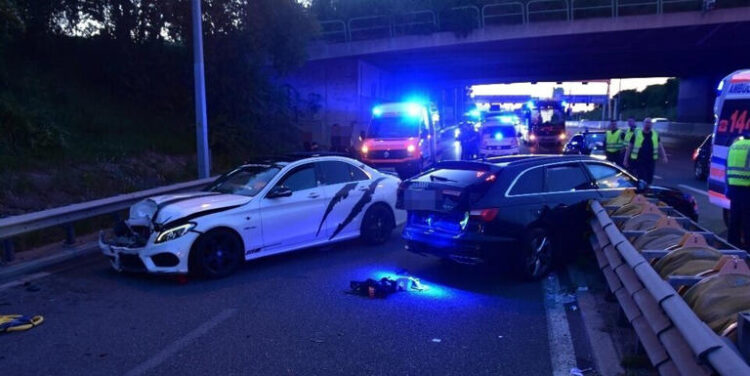 مطاردة دامية لشاب سوري تنتهي بإصابات وتحطّم سيارتين في ألمانيا