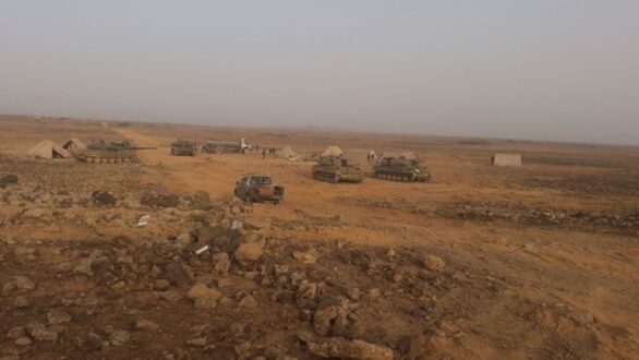 سيارات عسكرية في البادية السورية قرب حمص