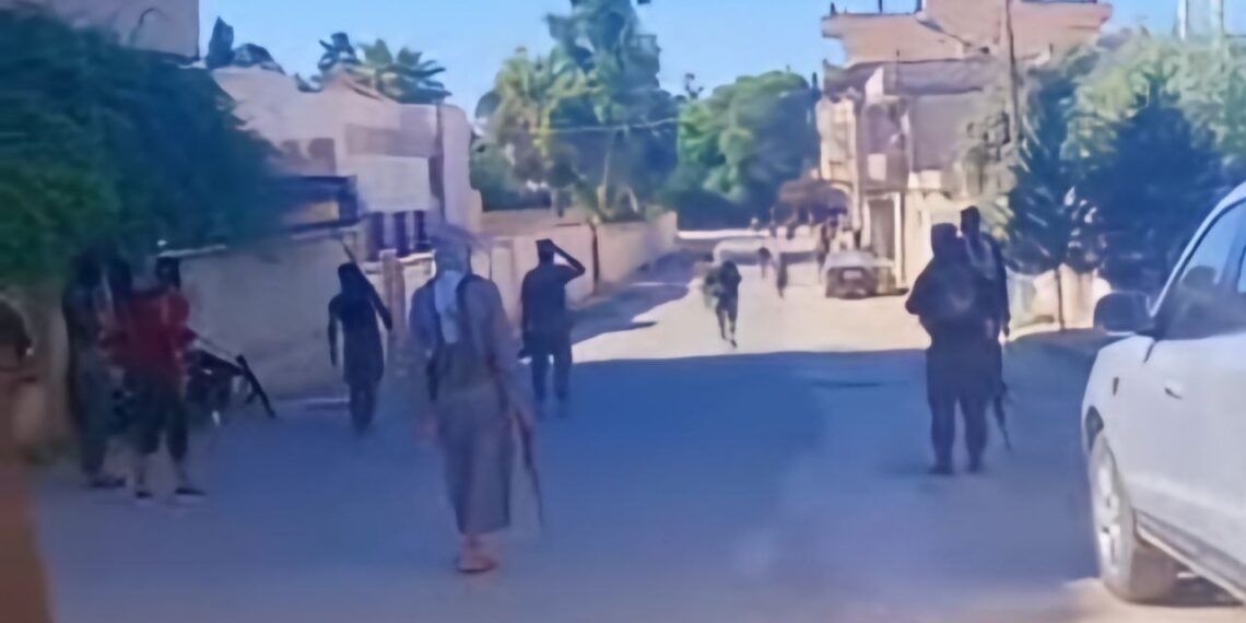 خاص | اشتباكات عنيفة بين “الدفاع الوطني” و”قسد” في ريف دير الزور تؤدي لإصابات بين المدنيين