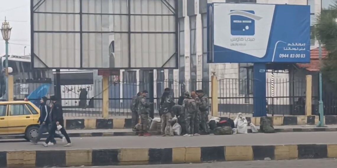 خاص - عناصر قوات الأسد في شارع النيل بحمص