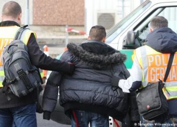 الحكومة الألمانية تدرس خطة هيكلة شاملة بشأن ترحيل اللاجئين