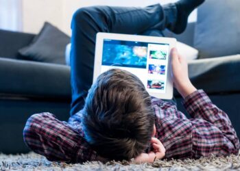 الأطفال والسوشيال ميديا