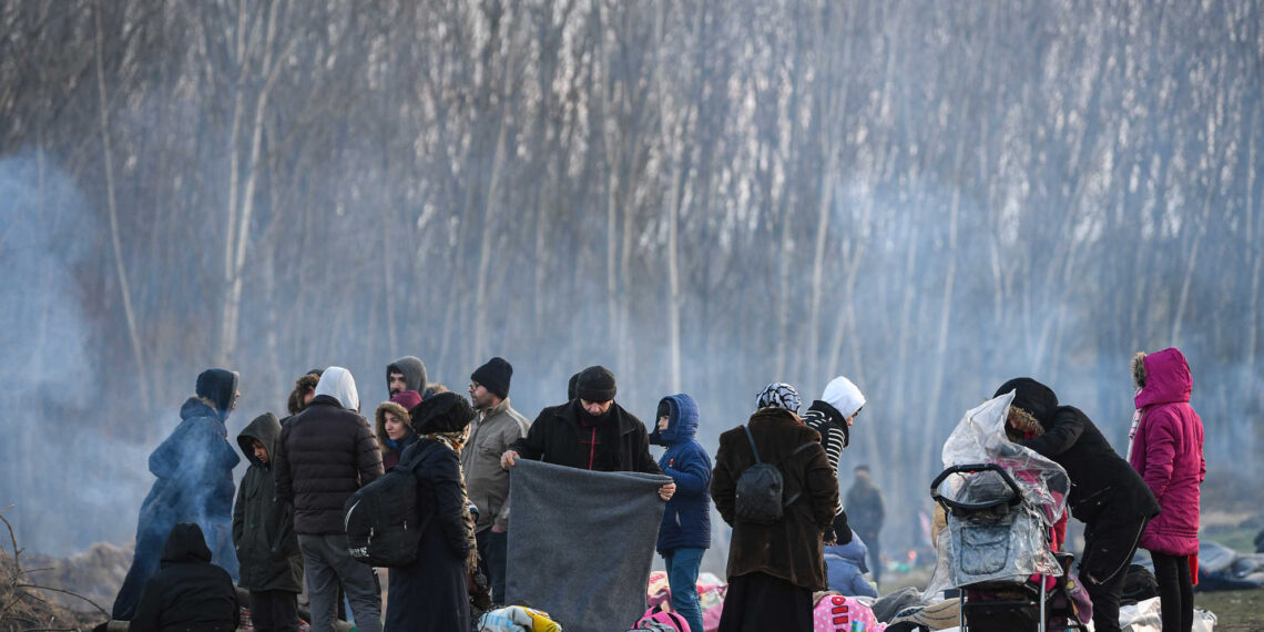 خاص | الشباب في الشمال السوري بين إحباطات الواقع وحلم السفر