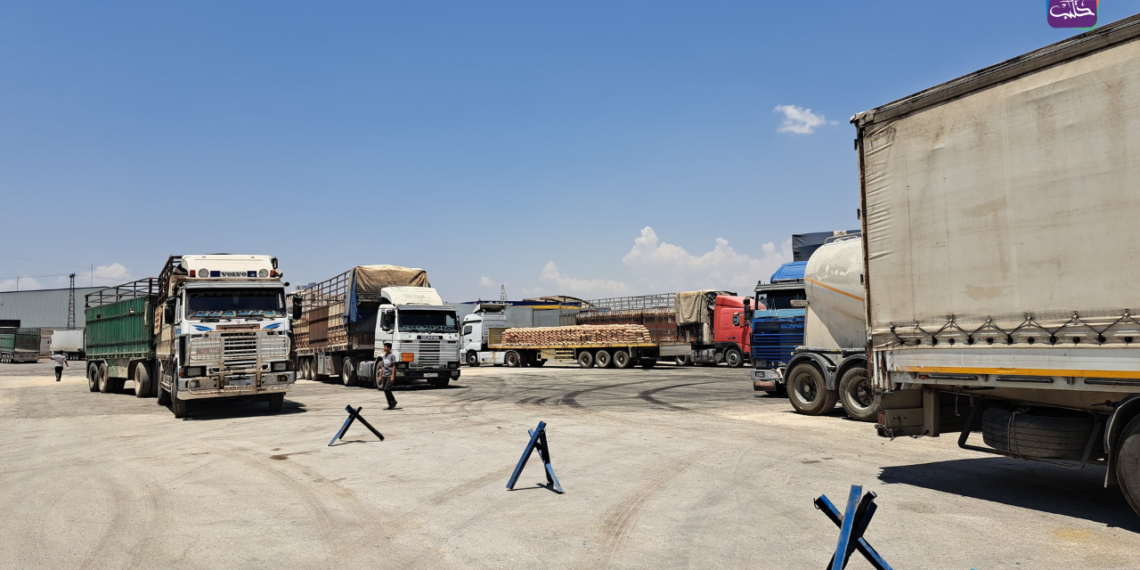 الشاحنات في معبر باب السلامة