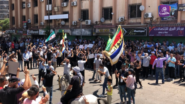 أهالي محافظة السويداء يشيعون قائد لواء الجبل مرهج الجرماني في ساحة الكرامة