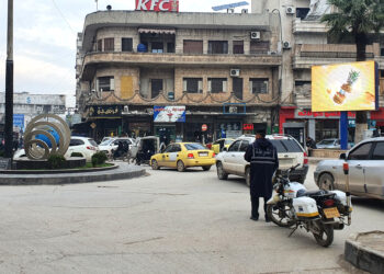 خاص | تكسي الأجرة في الشمال السوري.. مهنة معاناة بلا طائل