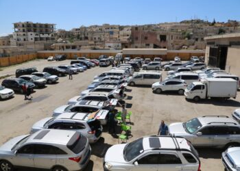 خاص | سيارات أرخص وقود أغلى.. من المستفيد من هذه الأوضاع في الشمال الغربي؟