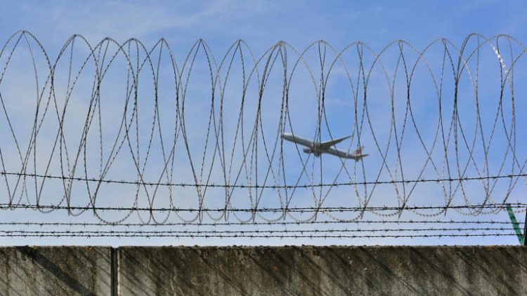 السلطات الألمانية ترحّل مئات السوريين وسط تحريض مستمر من قبل المعارضة