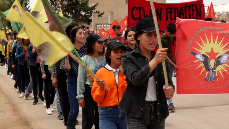 خاص | تحت السيطرة الأمريكية والروسية.. “الشبيبة الثورية” تخطف الأطفال بأوامر من قنديل