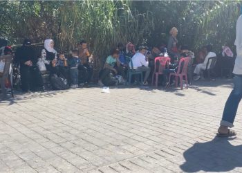 سوريون فارون من لبنان