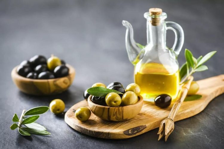 خاص | أسعار الزيت والزيتون.. ارتفاع مستمر لم يكسره “الموسم” في الشمال السوري