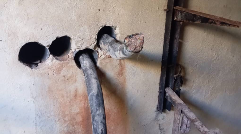 من قطع كابلات الهاتف في حلب