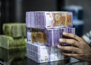 خاص | متى يمكن العودة إلى الليرة السورية في الشمال السوري؟