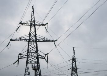 تحسن ملحوظ في الكهرباء بسوريا وسط عقباتٍ في تأمين الطاقة