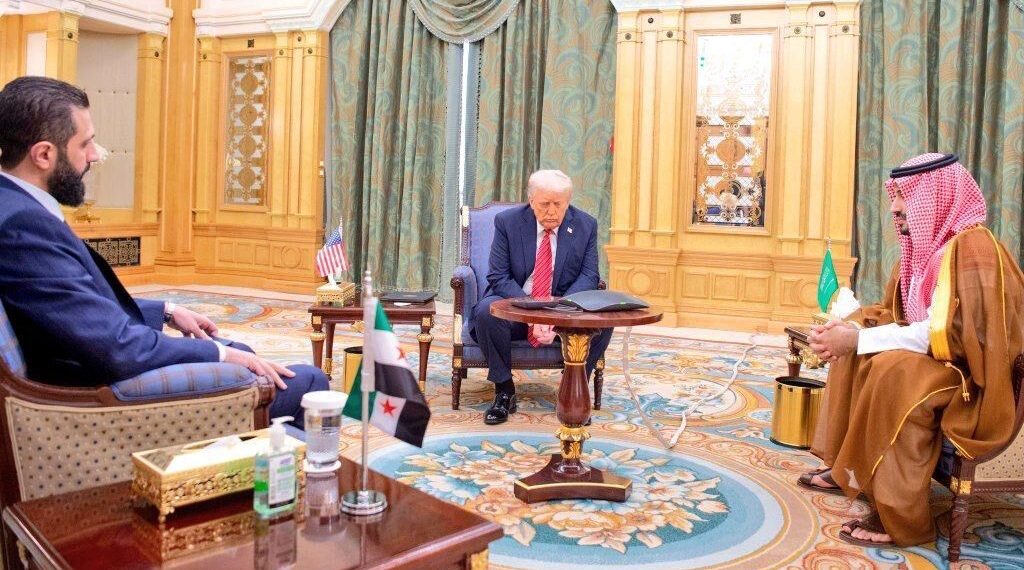 صدىً واسع للقاء الشرع مع ترامب.. خبر رفع العقوبات عن السوريين يشغل العالم